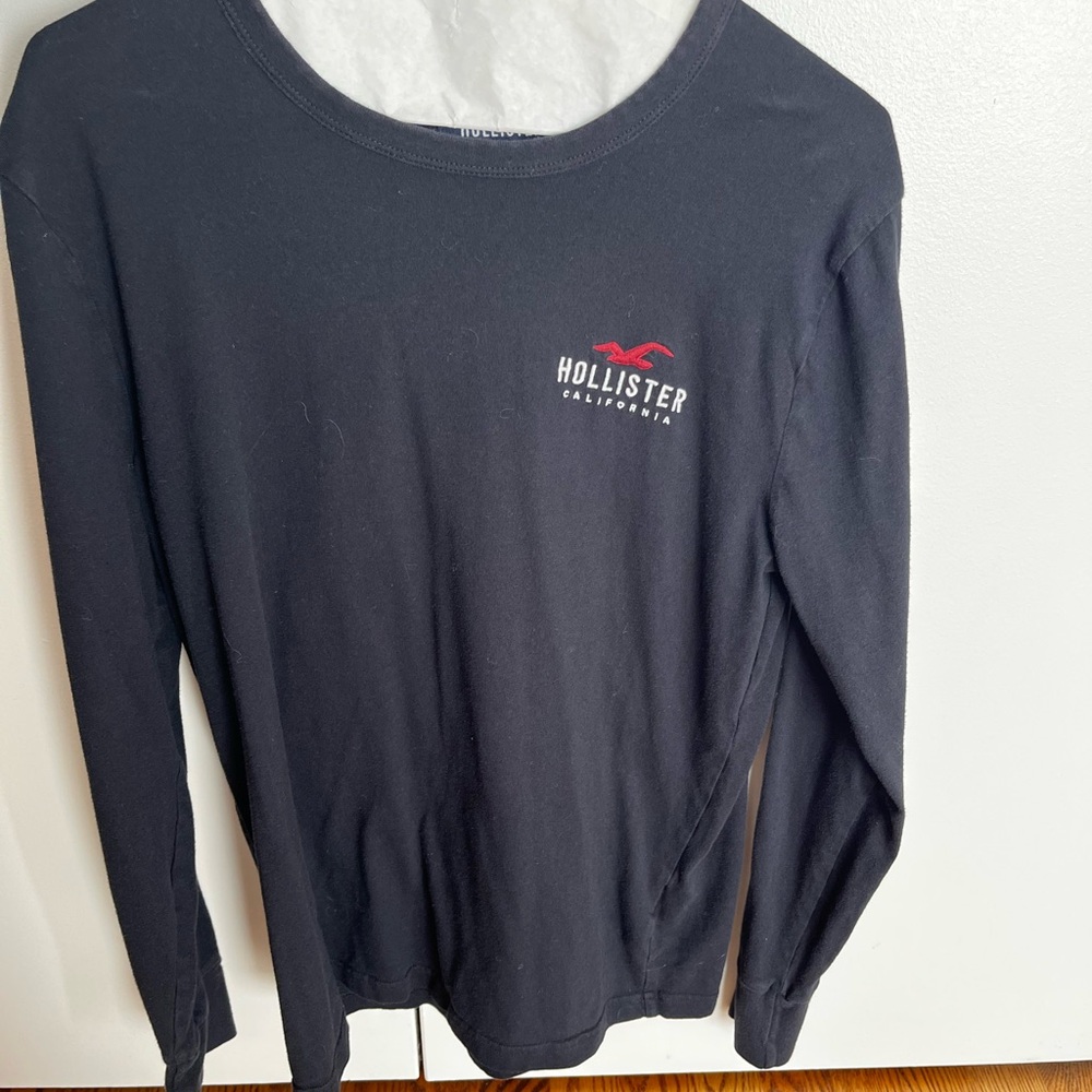 Hollister Small Black Crew Neck LongSleeve Tee
